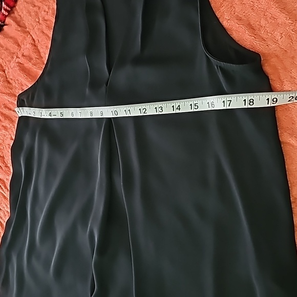 Vince Camuto's Blk breezy blouse lightens up your workweek. Sz. Small - Picture 7 of 9